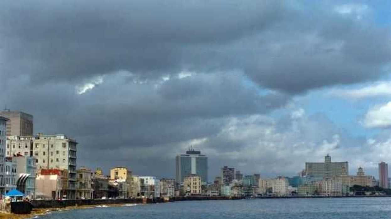 Una posible tormenta tropical tiene en alerta a Jamaica y Gran Caimán. EFE.