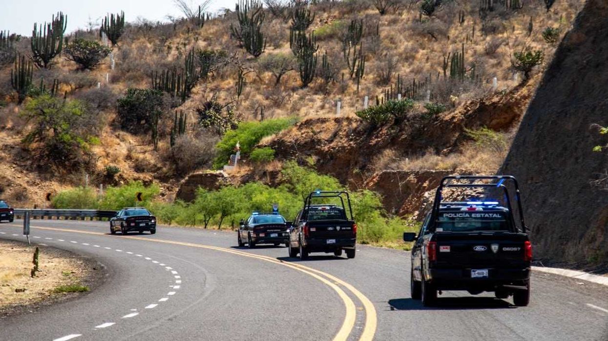 Unidad de la Policía Estatal durante operativo. La corporación implementó 3,859 operaciones durante 2025 con resultados en detenciones y recuperación vehicular.