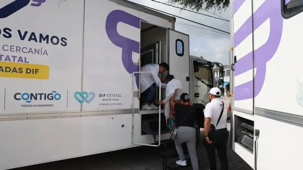 Unidad m\u00f3vil del DIF Estatal brinda atenci\u00f3n m\u00e9dica a ciudadanos.