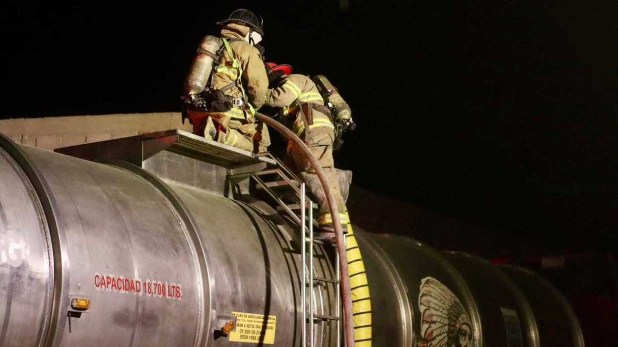 Unidades de emergencia atienden explosión en autotanque en Santa Rosa Jáuregui, Querétaro