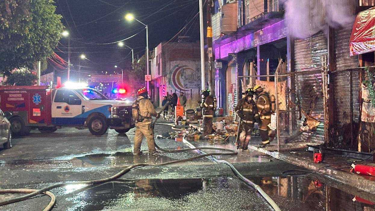 Unidades de Protección Civil de Corregidora atienden incendio en colonia El Pueblito, Querétaro