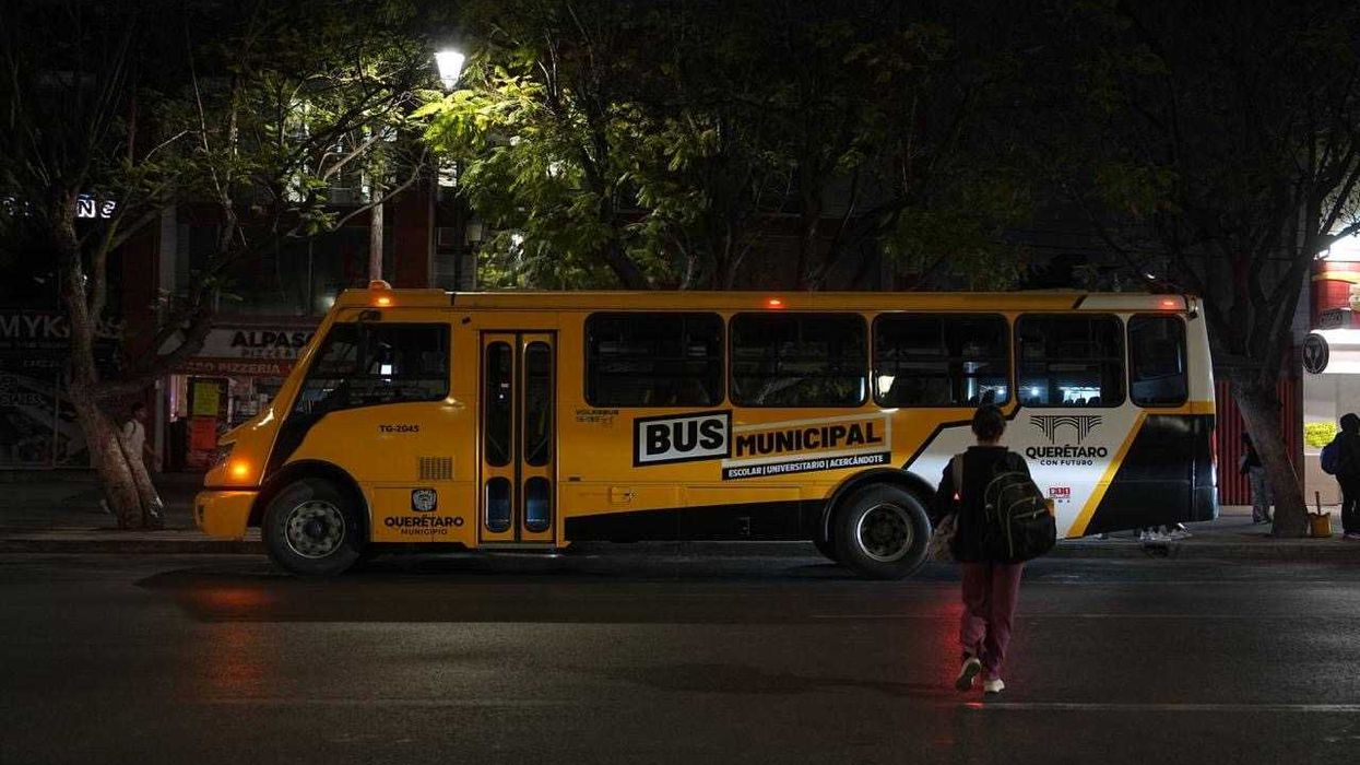 Unidades del Sistema de Transporte Municipal de Quer\u00e9taro que registraron 2.5 millones de ascensos con ahorros de 75.4 millones de pesos durante 2025.