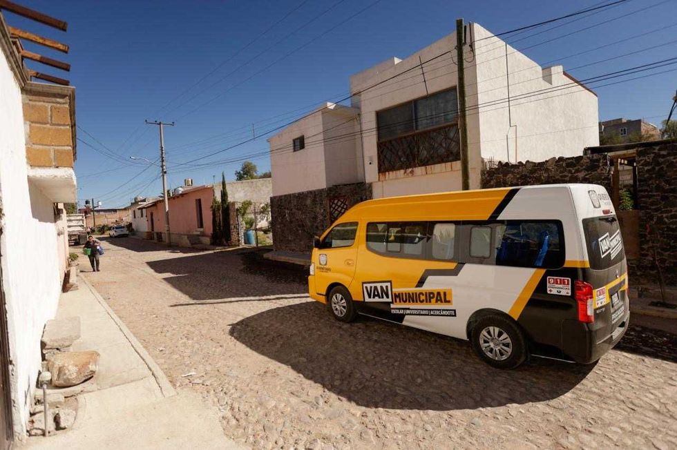 Unidades del Sistema de Transporte Municipal de Quer\u00e9taro que registraron 2.5 millones de ascensos con ahorros de 75.4 millones de pesos durante 2025.