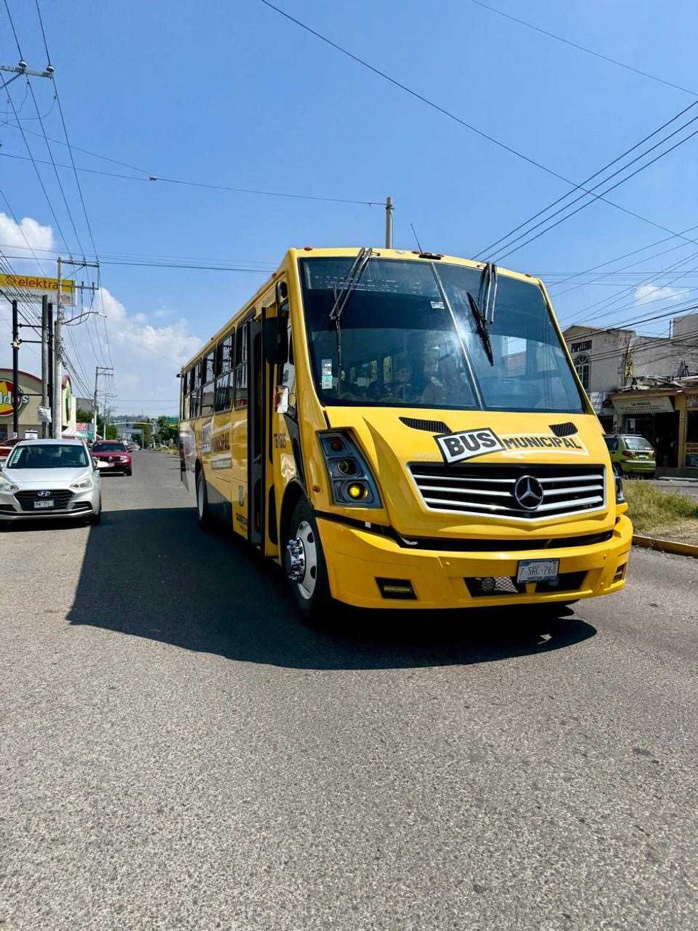 Unidades del Sistema de Transporte Municipal de Quer\u00e9taro que registraron 2.5 millones de ascensos con ahorros de 75.4 millones de pesos durante 2025.