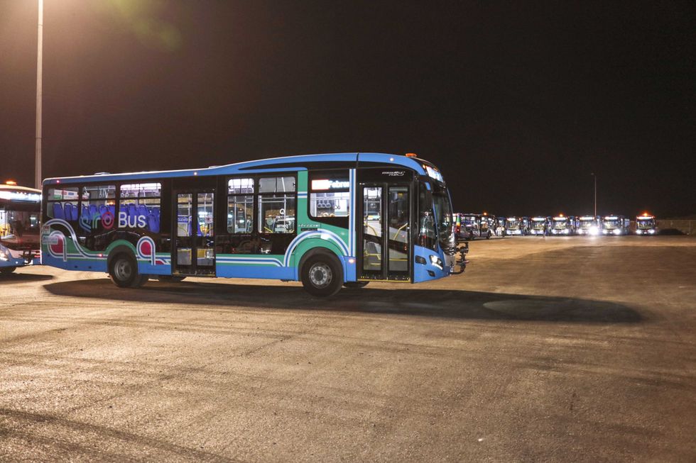 Unidades del sistema Qrobus circulan por la zona metropolitana de Querétaro. El transporte público alcanzó 580 mil usuarios diarios.