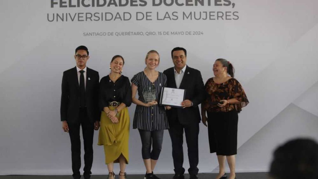 Universidad de las Mujeres celebra a docentes en el Día del Maestro.
