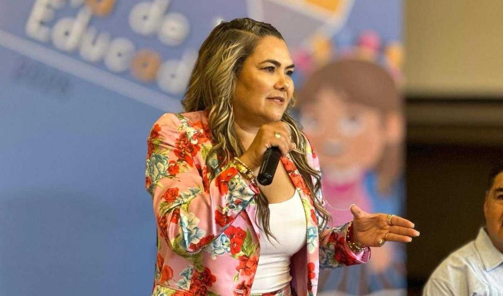 USEBEQ garantiza continuidad de directora en Escuela Primaria Rogelio Garfias Ruiz.
