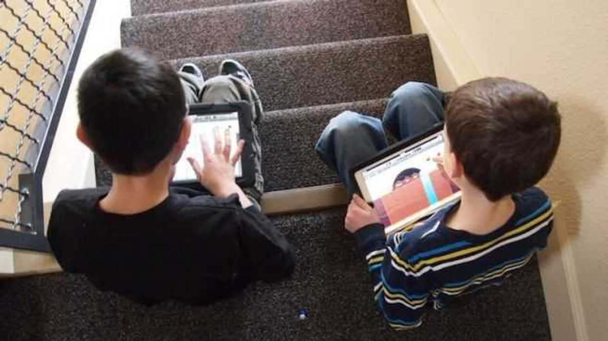 uso-nocturno-aparatos-electronicos-resta-calidad-del-sueno