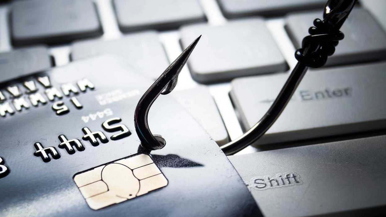 Usuarios de aplicaciones de mensajería pueden ser víctimas de un fraude mediante sitios web falsos que imitan la apariencia de plataformas oficiales.