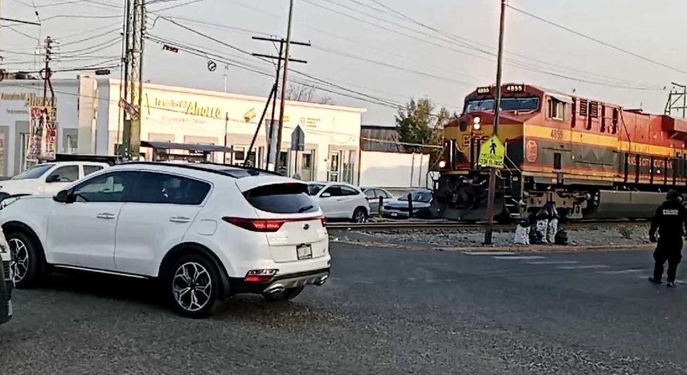 V\u00eda del tren que cruza zona urbana cerca del Mercado Ju\u00e1rez donde un hombre fue arrollado en San Juan del R\u00edo