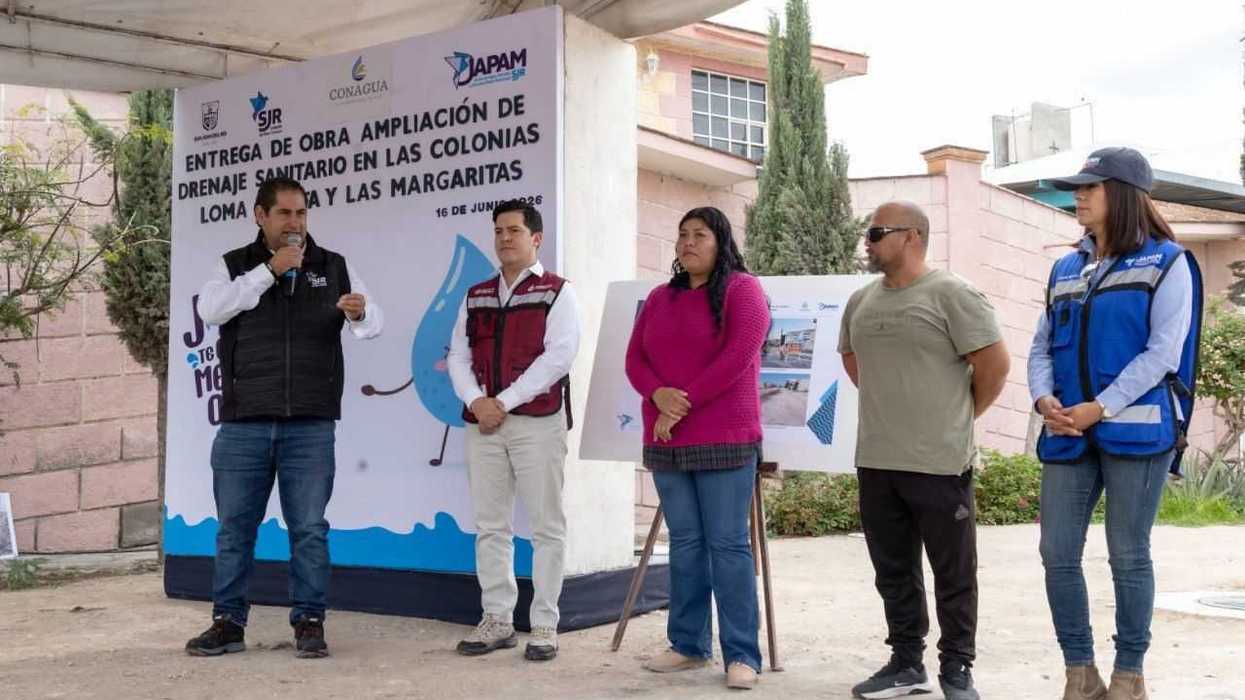 Vecinos acompañan la entrega de la obra de drenaje sanitario en Loma Bonita y Las Margaritas.
