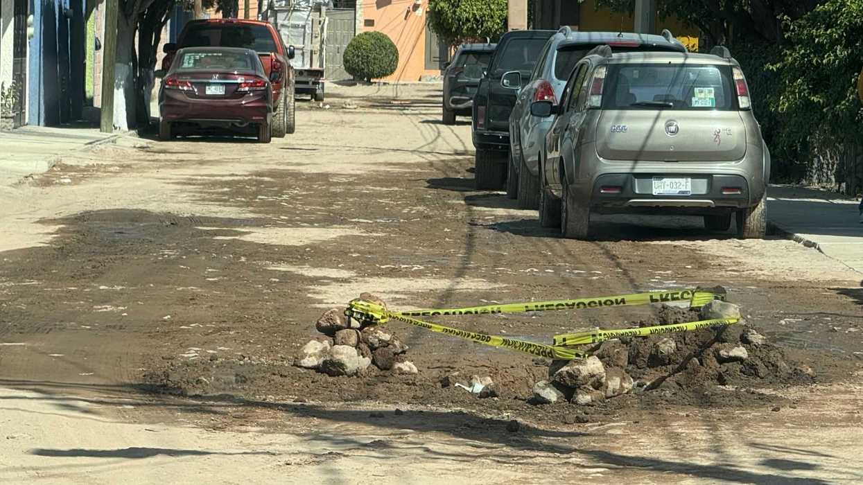 Vecinos de Circuito del Molino exigen a la JAPAM arreglar cochinero.