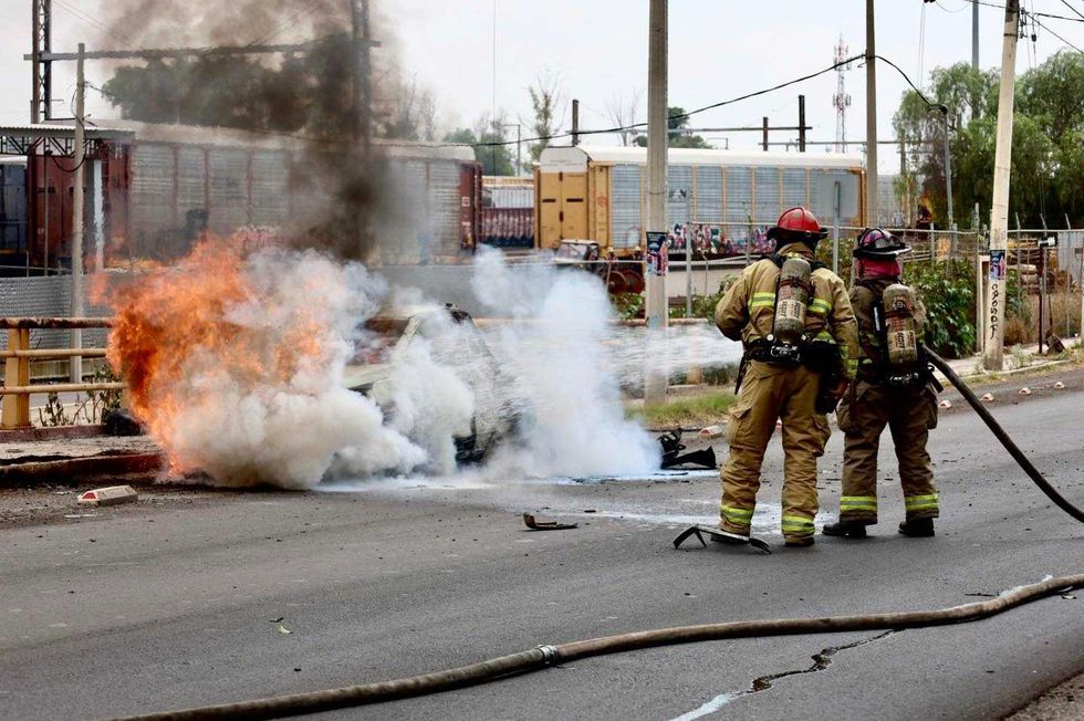 Veh\u00edculo incendiado tras explosi\u00f3n de dos tanques de gas LP en colonia Felipe Carrillo Puerto, Quer\u00e9taro
