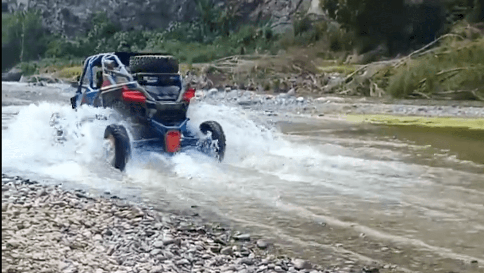 Veh\u00edculo Razer circulando en \u00e1rea natural de Sierra Gorda Quer\u00e9taro causando da\u00f1o ambiental