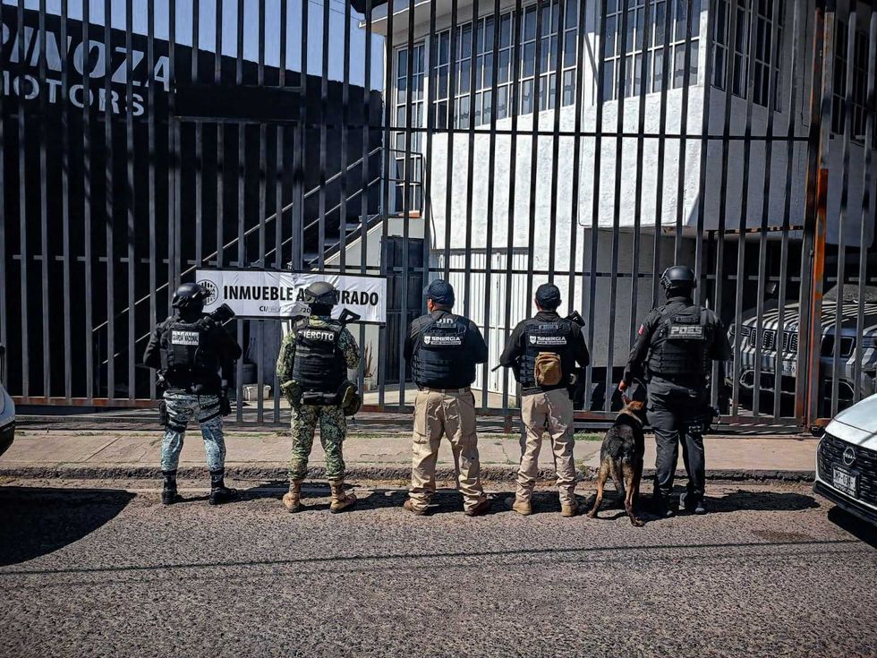 Veh\u00edculos de alta gama y bienes asegurados durante los nueve cateos simult\u00e1neos del operativo Sinergia por Quer\u00e9taro en San Juan del R\u00edo