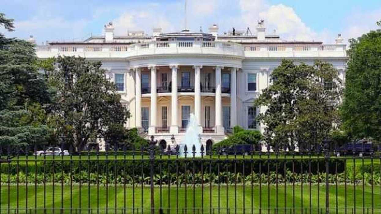 vehiculo-embistio-barrera-en-punto-de-acceso-la-casa-blanca