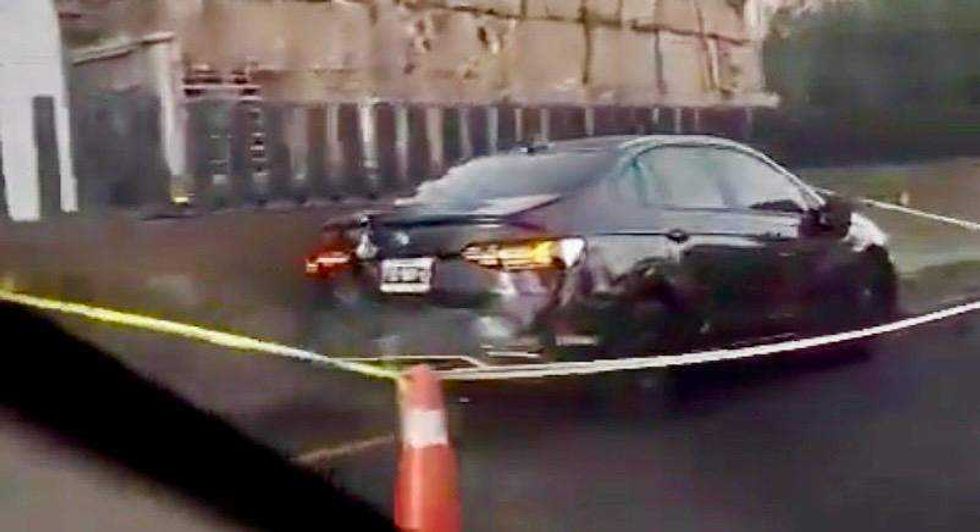 Vehículo impactado tras ataque armado en autopista México-Querétaro kilómetro 38 Cuautitlán Izcalli.