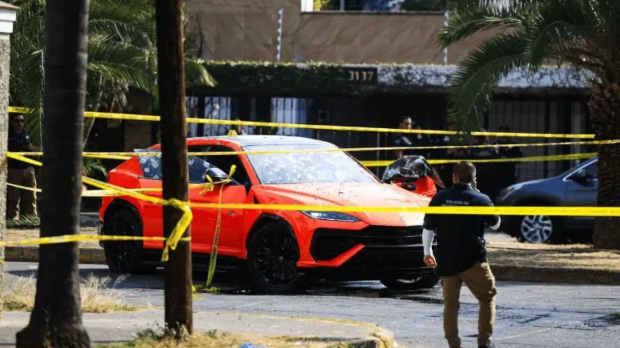 Vehículos asegurados por autoridades de Jalisco tras ataque armado en colonia Santa Eduwiges de Zapopan.