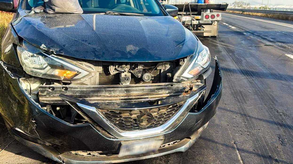 Vehículos detenidos tras choque leve en vialidad de Querétaro generan congestionamiento en 2025