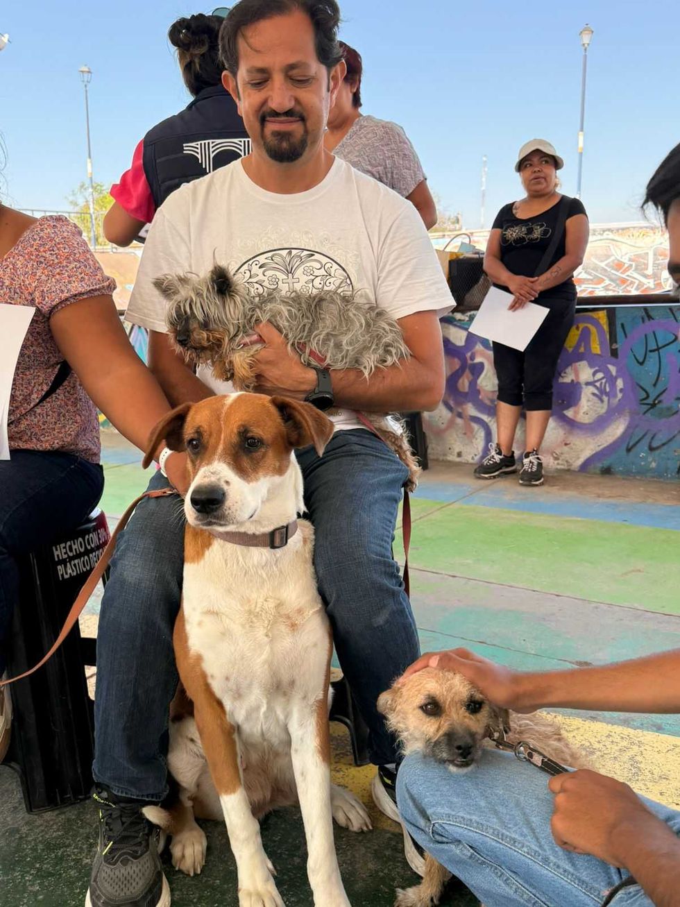 Veterinaria de la Secretar\u00eda de Bienestar Animal del Municipio de Quer\u00e9taro durante jornada de esterilizaci\u00f3n gratuita en delegaci\u00f3n de la capital