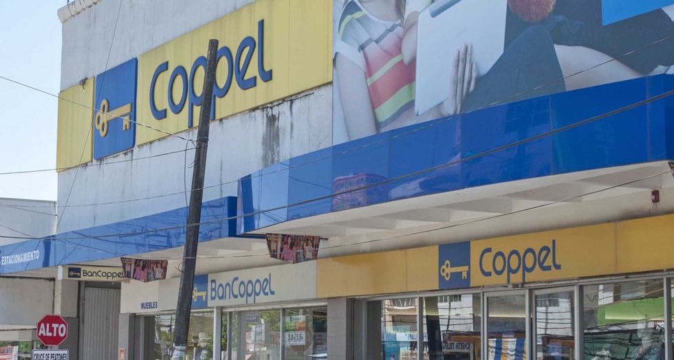 Violento Robo en Coppel de Plaza Soriana, en San Juan Del Río.