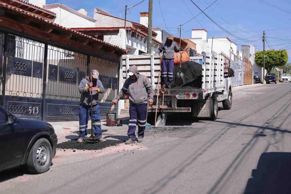 Viridiana Nava secretaria Obras P\u00fablicas durante supervisi\u00f3n brigada antibaches Corregidora