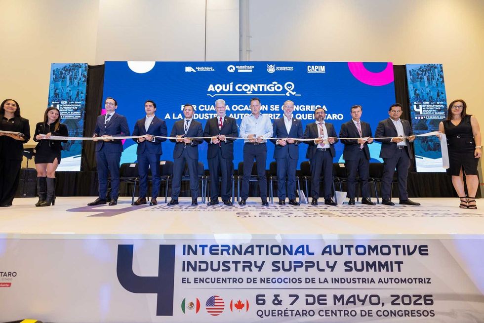 Vista del plenario del Quer\u00e9taro Centro de Congresos durante la apertura de la cumbre automotriz IAIASS 2026 con 16 mil participantes.