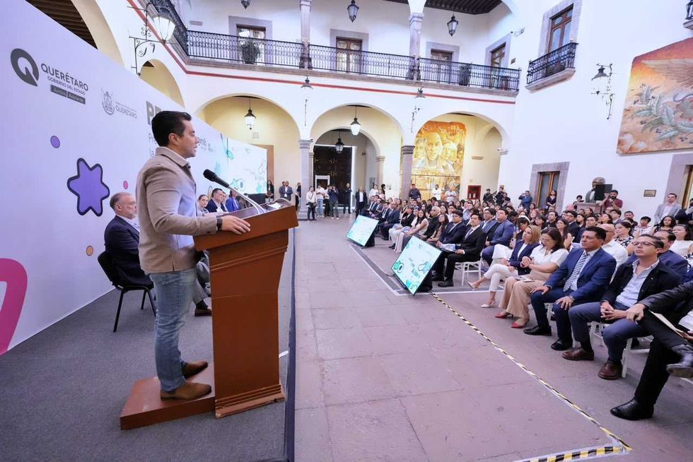 Vista del sal\u00f3n durante la ceremonia del Premio Estatal de la Juventud 2026 en el Palacio de Gobierno de Quer\u00e9taro.