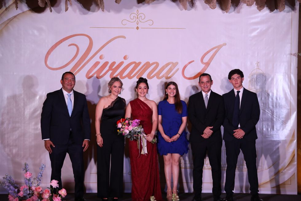 Viviana Landeras Cort\u00e9s es presentada como reina de la Feria San Juan del R\u00edo 2026 en el Portal del Diezmo