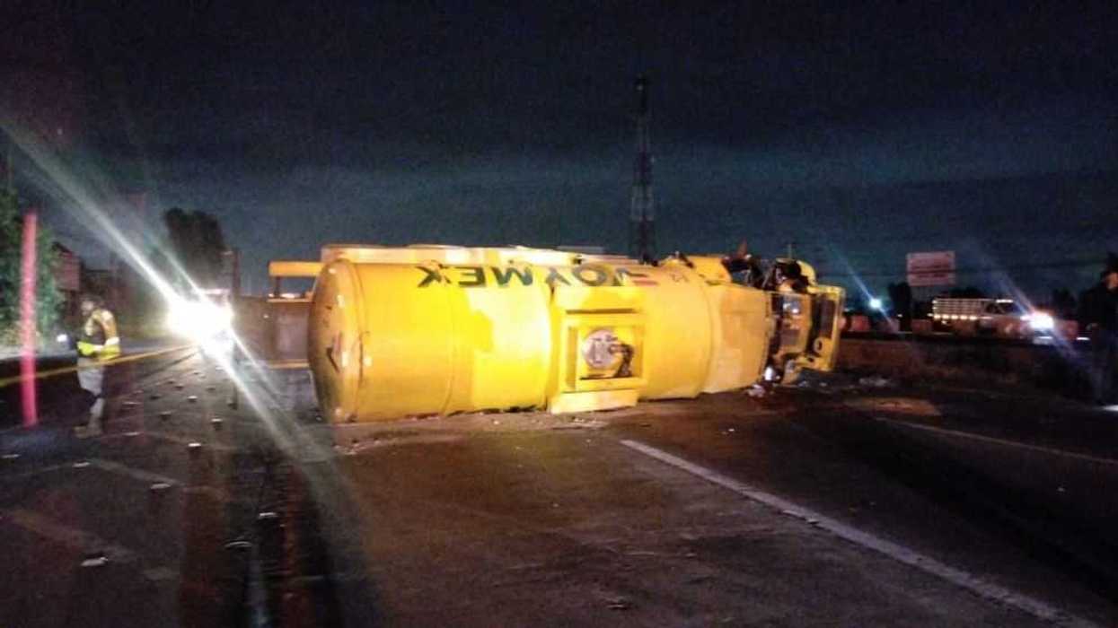 Volcadura de autotanque en la carretera 57 en dirección a la CDMX. Foto: Ilustrativa/ Facebook/Protección Civil del Municipio de Querétaro.