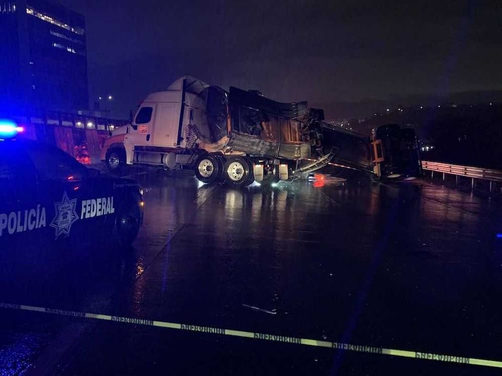 volcadura pipa autopista mexico queretaro 2