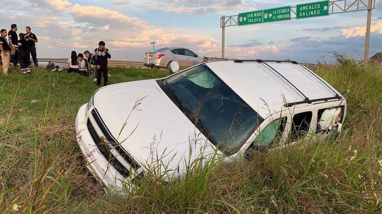 volcadura-suburban-mexico-queretaro-1