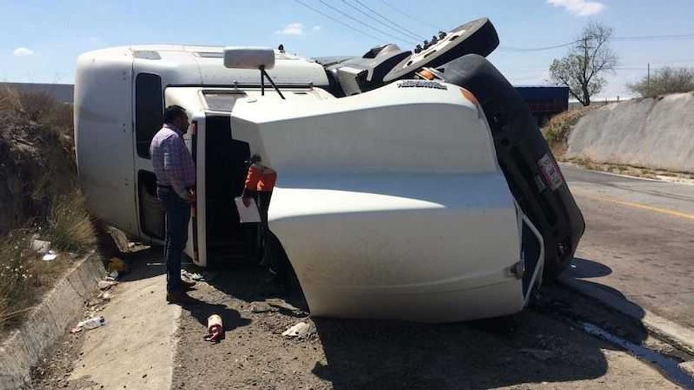 volcadura trailer pachuca