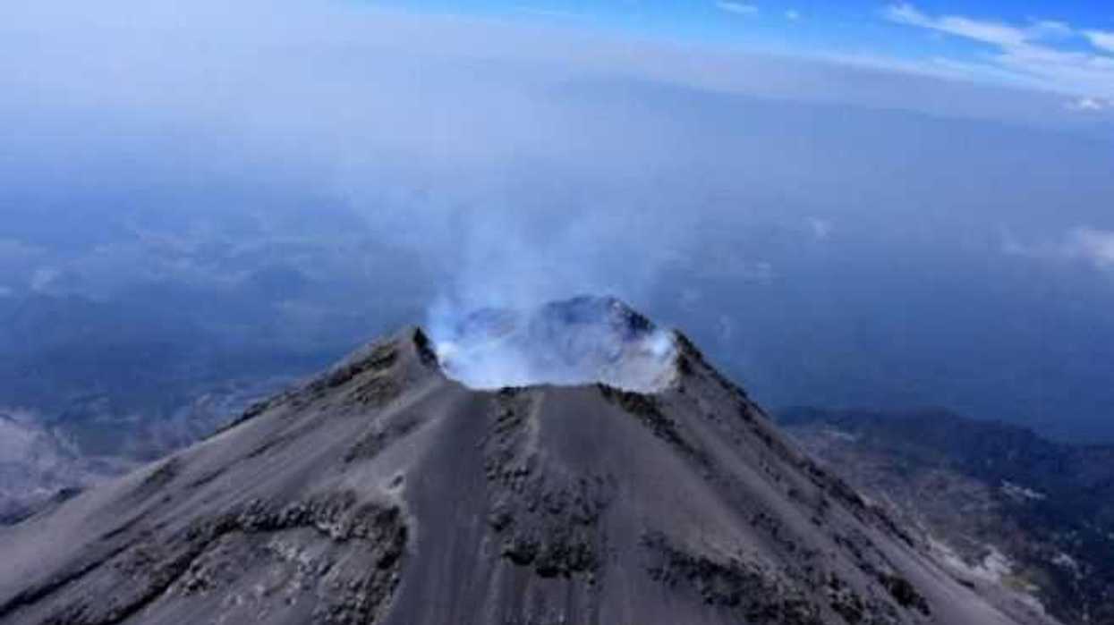 Colimaq Volcán de Colima emite fumarola de 1500 metros de altura | Rotativo