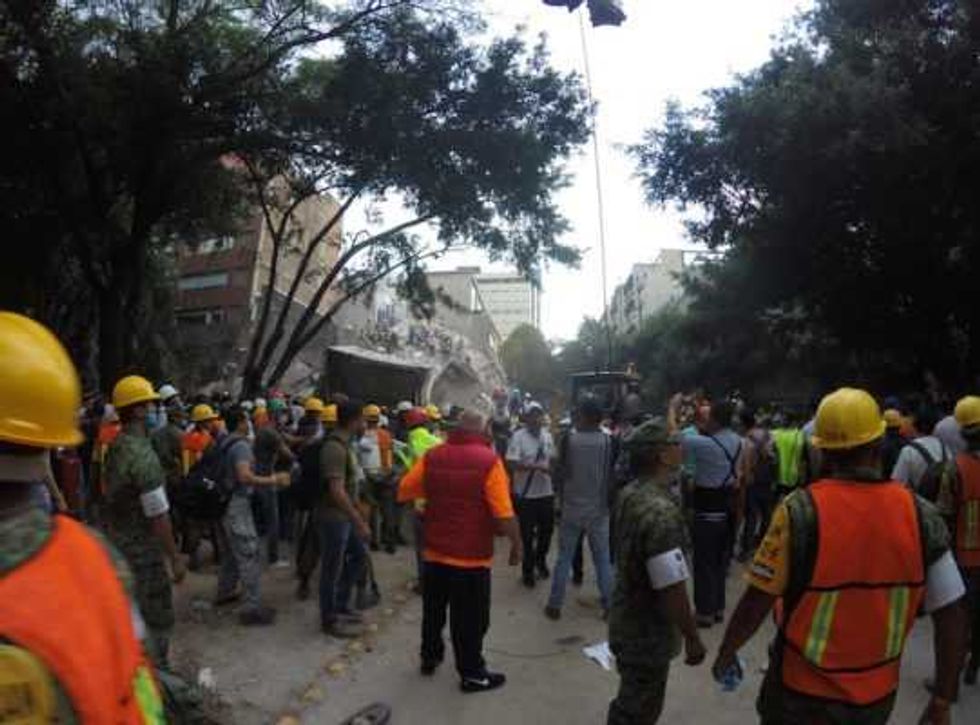 voluntarios arman hormigueros solidaridad tras sismo 3