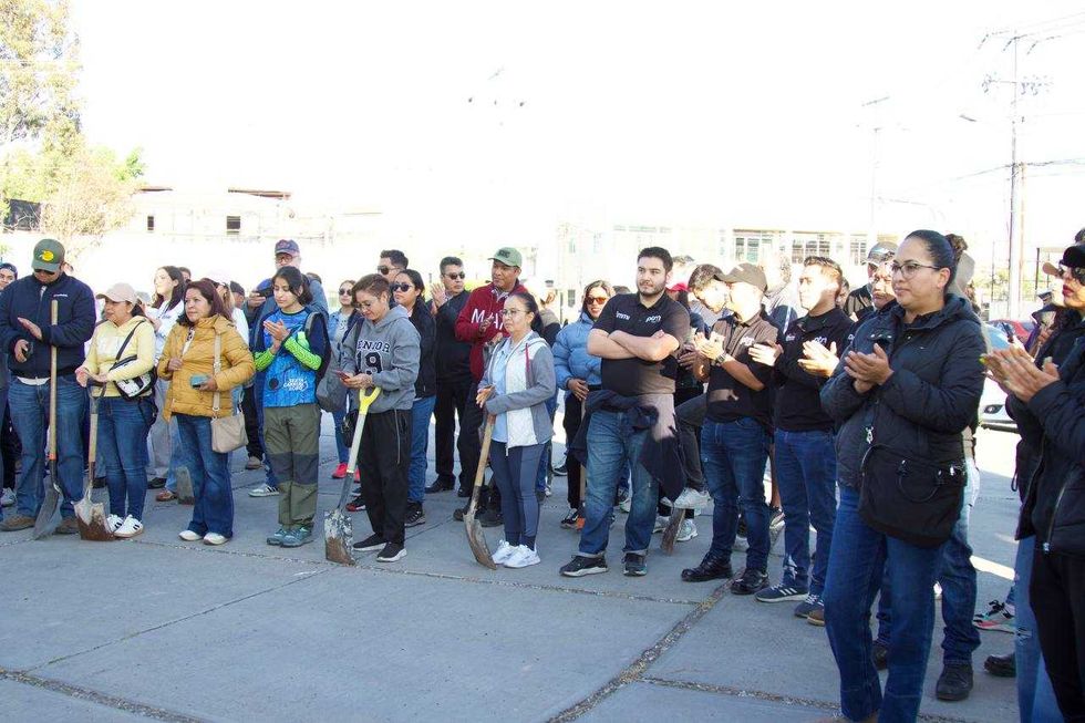 Voluntarios siembran \u00e1rboles durante reforestaci\u00f3n en Paseo Central de San Juan del R\u00edo 2026