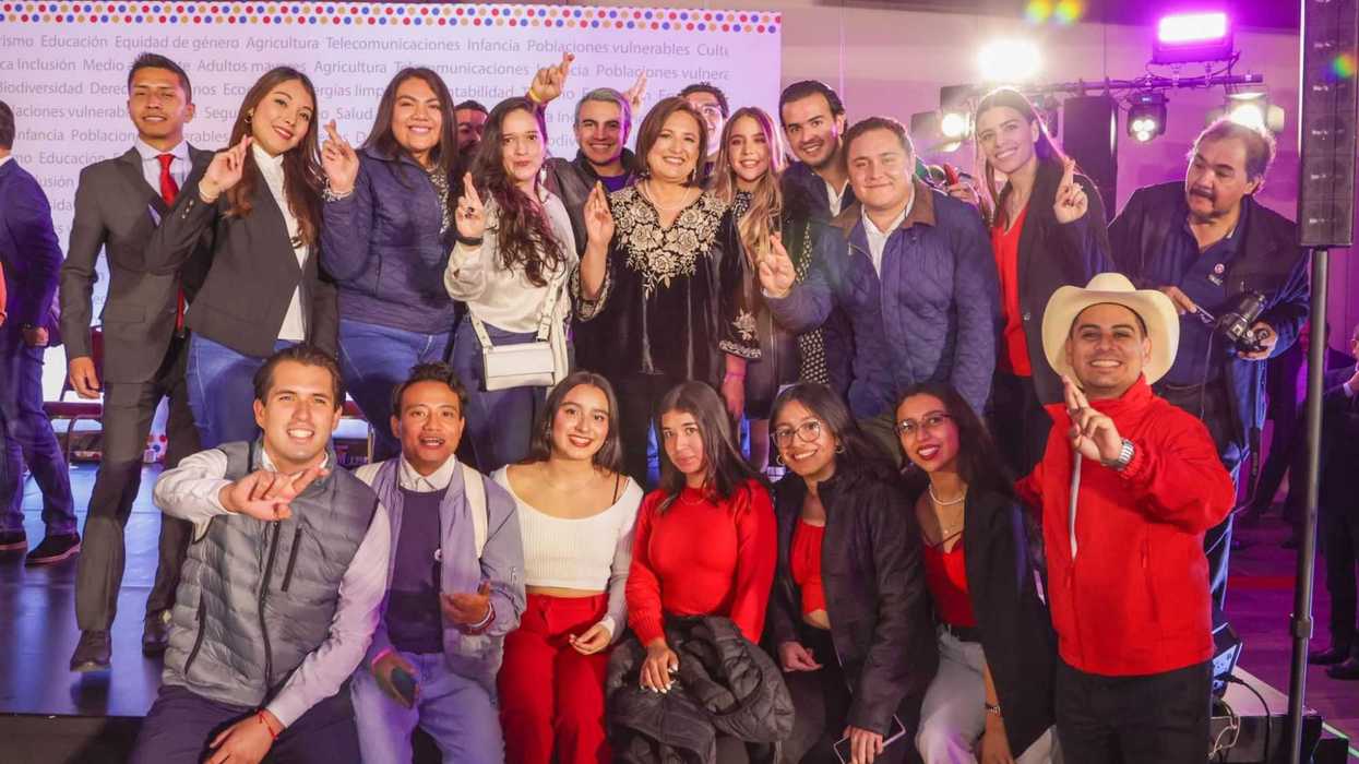 Xóchitl Gálvez presenta equipo juvenil como parte de su proyecto de campaña.