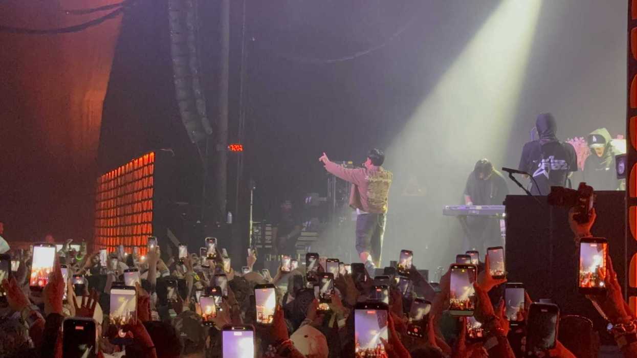 Yng Lvcas durante su presentación como invitado en el show de RØZ en el escenario Sonora de Coachella 2026