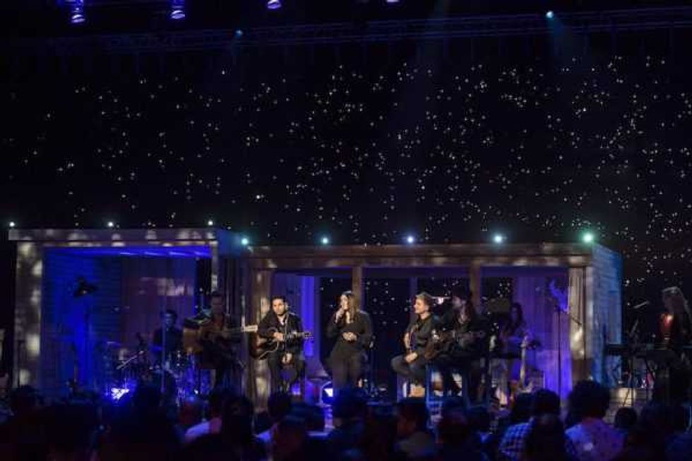 yuridia intimida a pepe aguilar en escenario 2