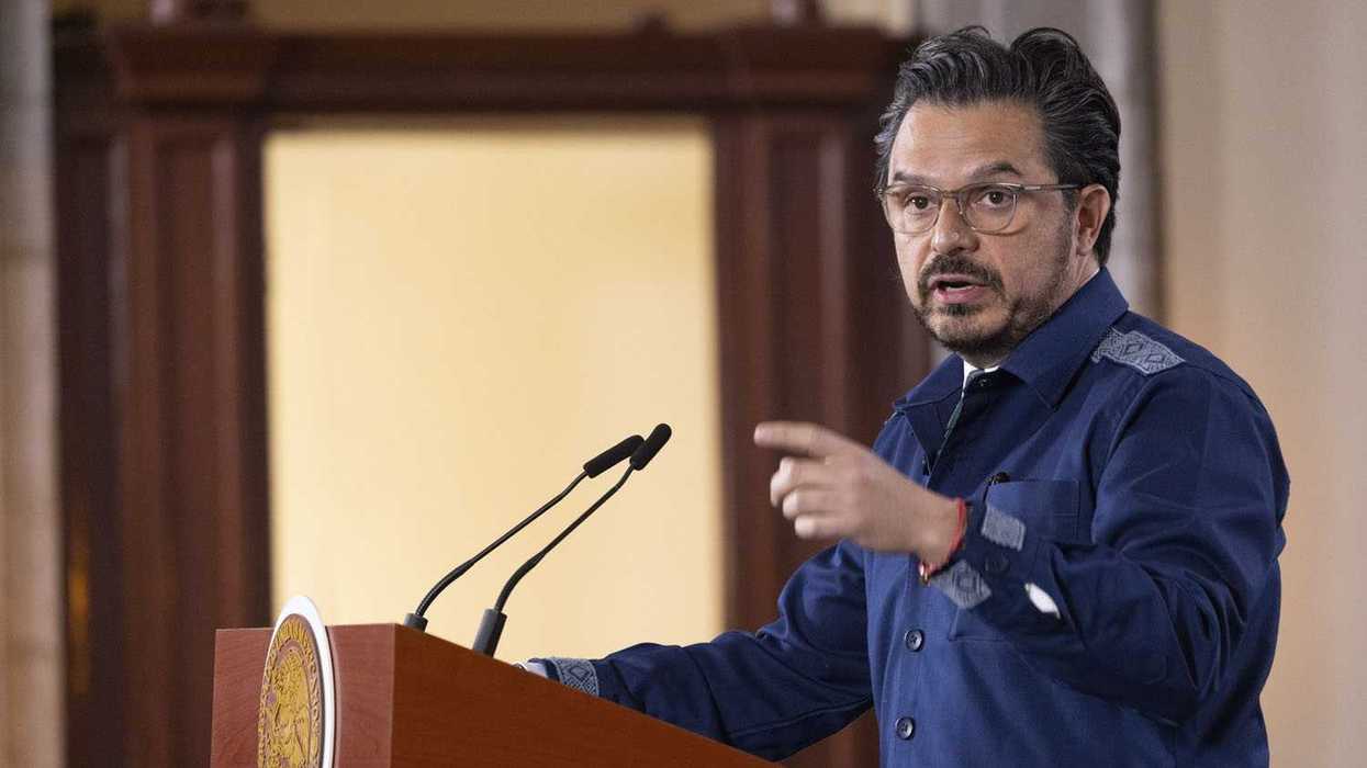 Zoé Robledo durante conferencia del IMSS sobre construcción de hospitales