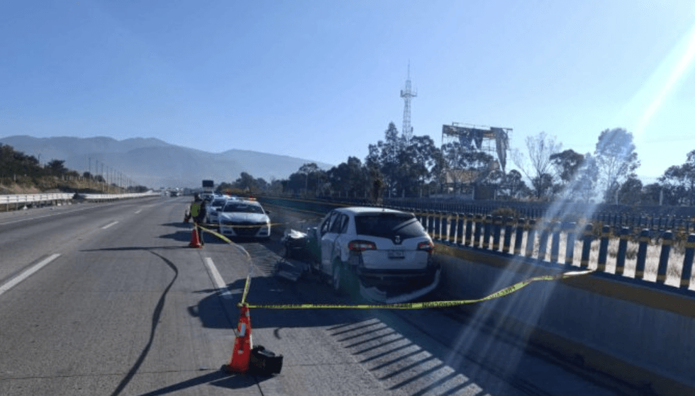 Zona acordonada en autopista México-Puebla kilómetro 39 tras accidente vial con presunto deceso reportado por Guardia Nacional.