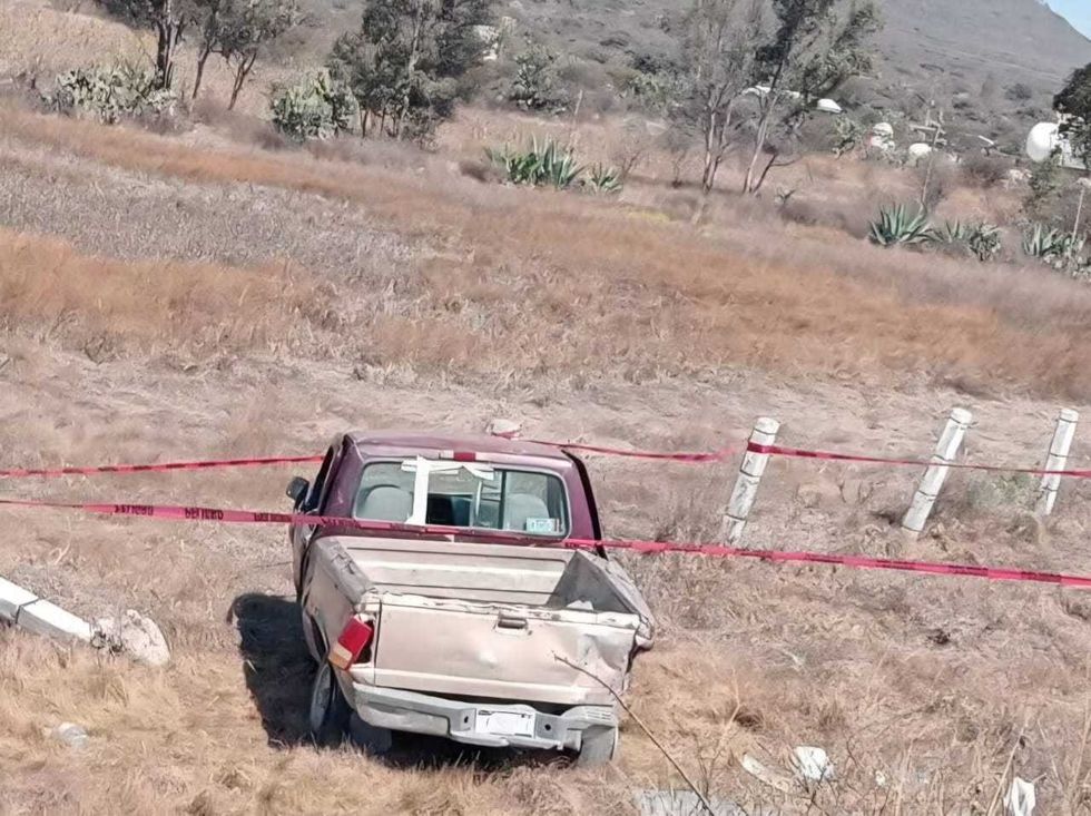 Zona del choque mortal en carretera Huichapan-Palmillas a la altura del kil\u00f3metro 75 en San Juan del R\u00edo, Quer\u00e9taro