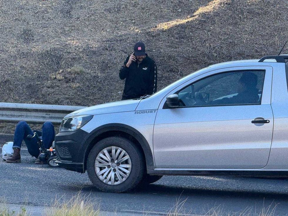Zona del distribuidor vial de Constituyentes y Bernardo Quintana en Quer\u00e9taro donde un motociclista fue arrollado por una camioneta