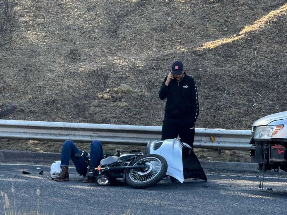 Zona del distribuidor vial de Constituyentes y Bernardo Quintana en Quer\u00e9taro donde un motociclista fue arrollado por una camioneta