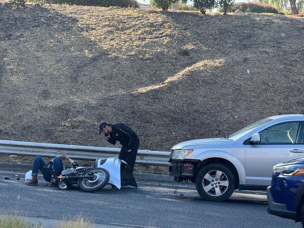 Zona del distribuidor vial de Constituyentes y Bernardo Quintana en Quer\u00e9taro donde un motociclista fue arrollado por una camioneta
