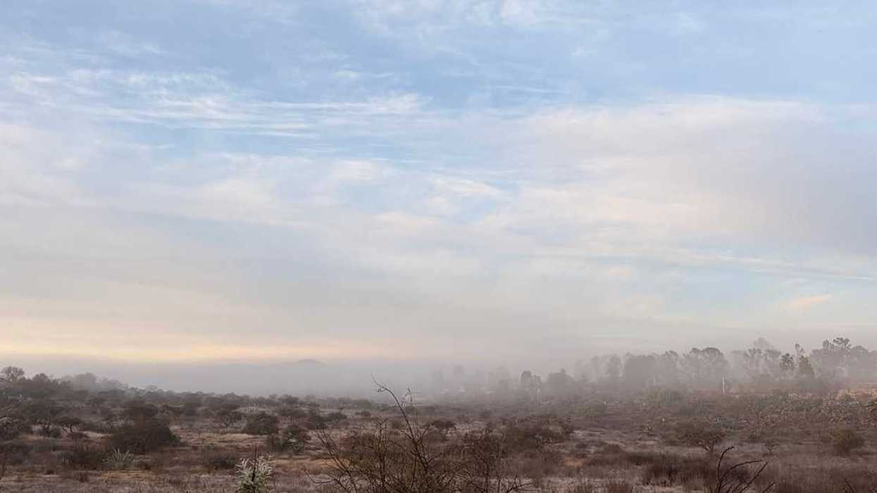 Zonas montañosas de Querétaro registrarán bancos de niebla que podrían afectar la visibilidad vehicular.