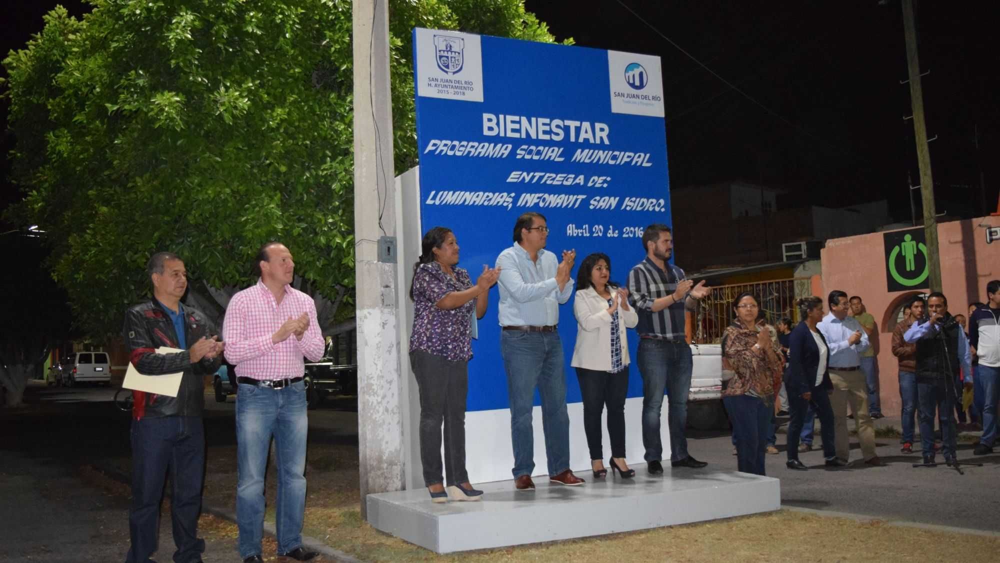 Entrega Memo Vega 194 luminarias en San Isidro, San Juan del Río