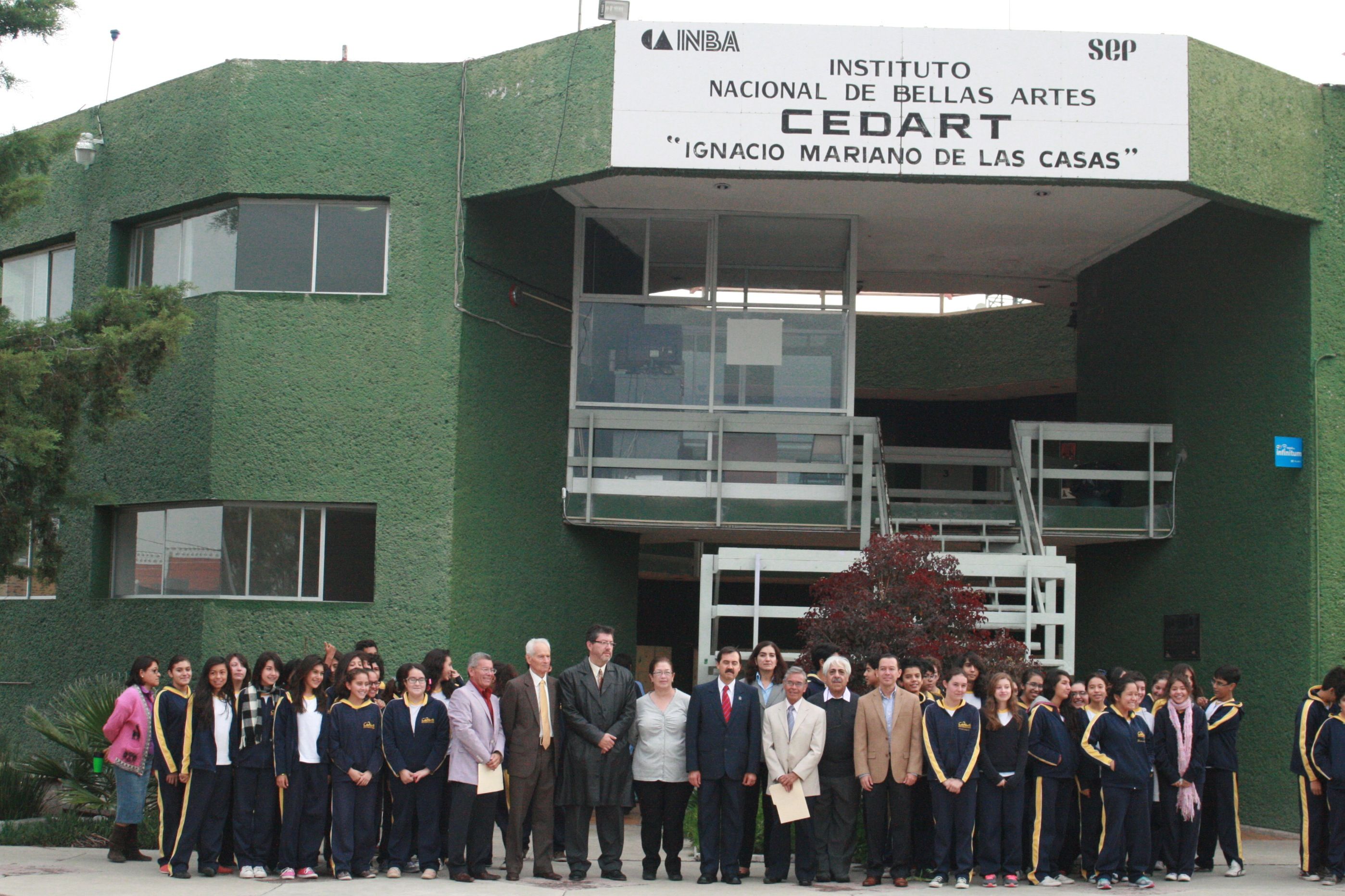 Preside Secretario de Educación de Querétaro, honores a la bander...