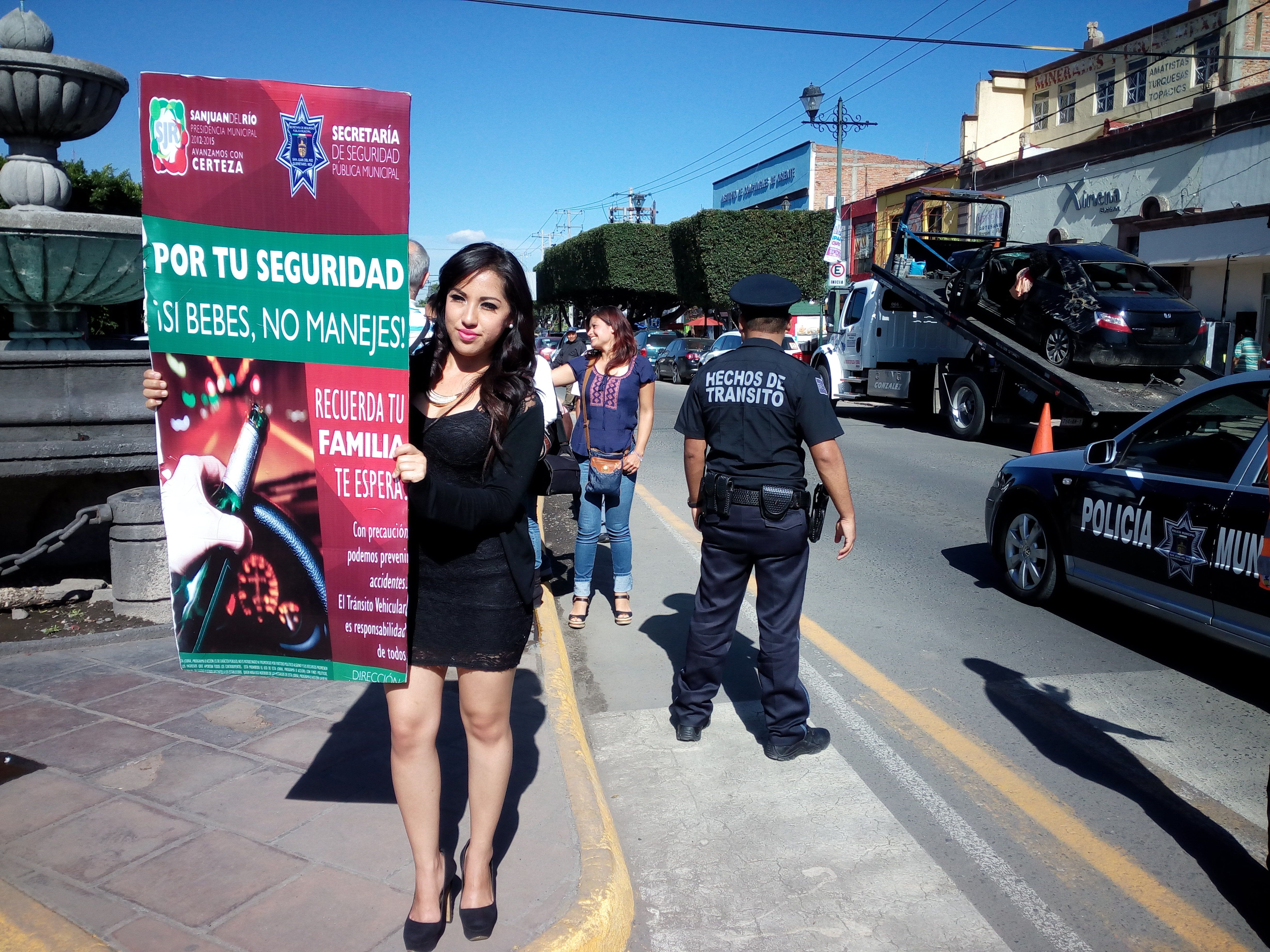 Presume titular de tránsito a chicas con minifalda en campaña de...