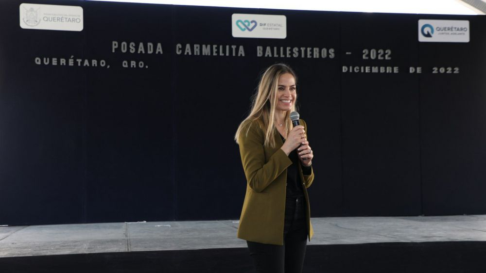Car Herrera de Kuri, presidenta del Patronato del Sistema Estatal DIF Querétaro, puso en marcha en el CAS Carmelita Ballesteros, el programa de Posadas Navideñas 2022.